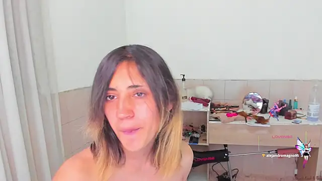 Snapshot of linnie_ chatting on September 2025 10:21:01 PM linnie  online show from September 2025 10:21:01 PM