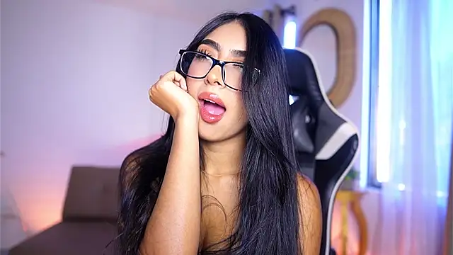 Snapshot of Sara_albrecht chatting on December 2024 12:33:02 PM Sara albrecht online show from December 2024 12:33:02 PM