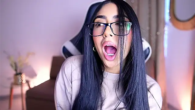 Snapshot of Sara_albrecht chatting on December 2024 12:34:02 PM Sara albrecht online show from December 2024 12:34:02 PM