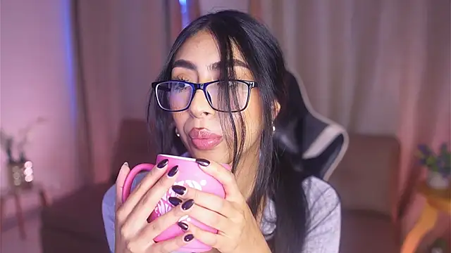 Snapshot of Sara_albrecht chatting on January 2025 03:53:02 PM Sara albrecht online show from January 2025 03:53:02 PM