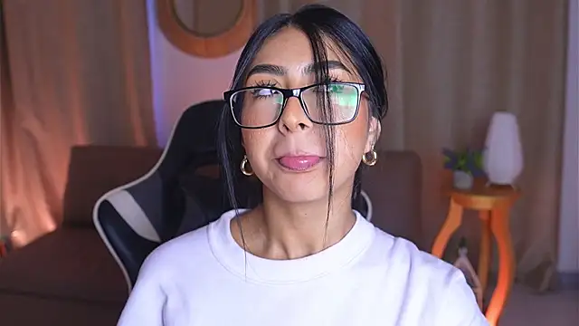 Snapshot of Sara_albrecht chatting on January 2025 03:21:01 PM Sara albrecht online show from January 2025 03:21:01 PM