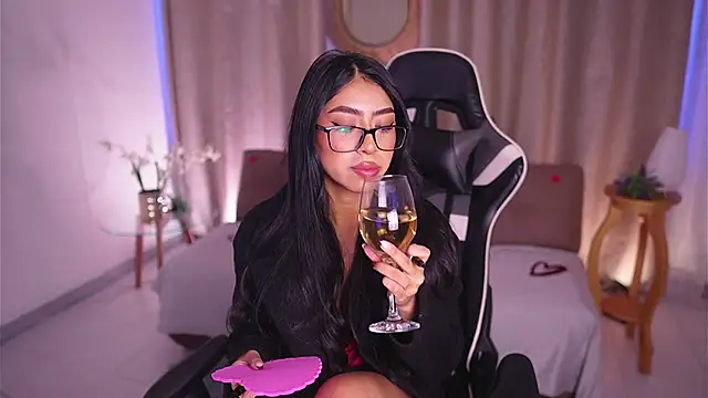 Snapshot of Sara_albrecht chatting on February 2025 12:47:01 PM Sara albrecht online show from February 2025 12:47:01 PM