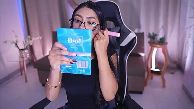 Snapshot of Sara_albrecht chatting on February 2025 12:50:01 PM Sara albrecht online show from February 2025 12:50:01 PM