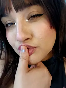 ItsNaiixa online show from April 2026 08:02:02 PM