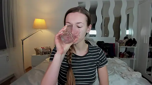 KateRedgar online show from February 2025 06:01:02 PM