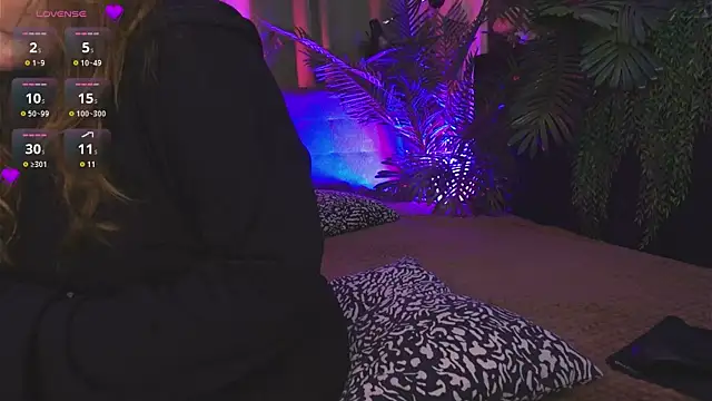 Snapshot of Mia__Peach chatting on December 2024 01:15:02 AM Mia Peach online show from December 2024 01:15:02 AM