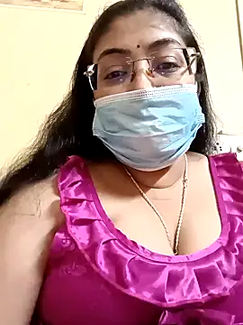 Snapshot of LAVERNIYA_ chatting on February 2025 12:10:02 PM LAVERNIYA  online show from February 2025 12:10:02 PM