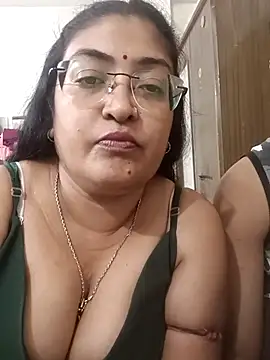 Snapshot of LAVERNIYA_ chatting on October 2025 06:41:01 PM LAVERNIYA  online show from October 2025 06:41:01 PM