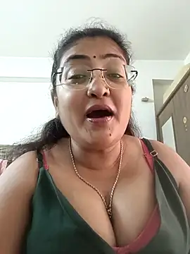 Snapshot of LAVERNIYA_ chatting on November 2025 05:53:01 AM LAVERNIYA  online show from November 2025 05:53:01 AM