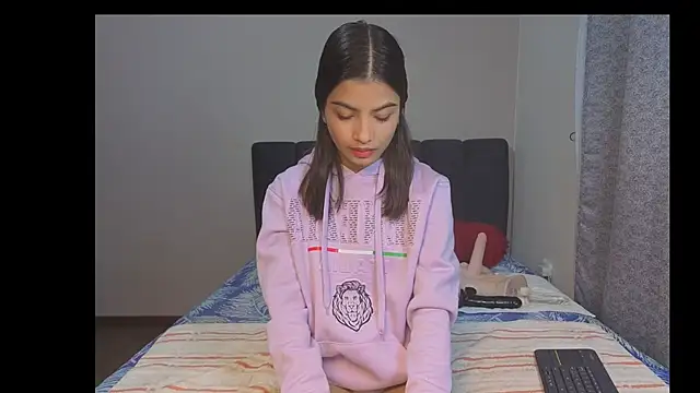 LiaOrtiz69 online show from April 2026 09:20:01 PM