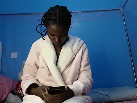 TrishaKalid online show from October 2025 07:13:01 PM