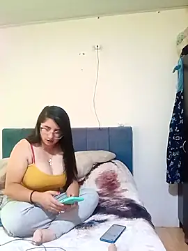  Angelinaandrade  online show from January 2026 06:57:02 PM