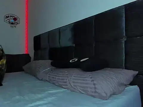 Alexander Martines online show from November 2025 11:43:02 PM