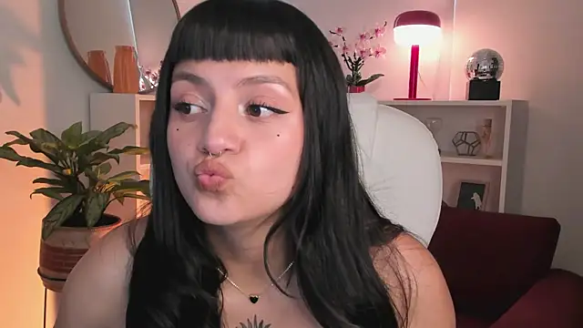 nahiapaws online show from February 2026 09:08:01 PM