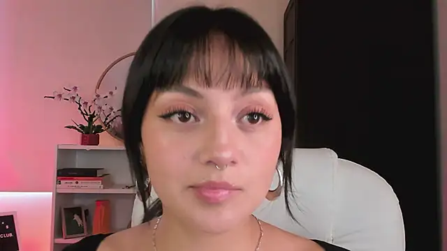 nahiapaws online show from June 2026 10:04:01 PM