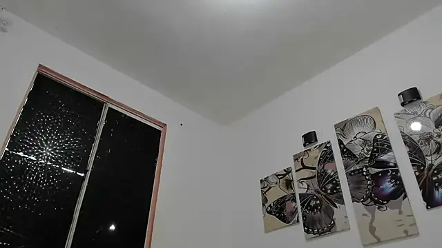 Snapshot of naomiwildburn chatting on January 2025 06:25:01 PM naomiwildburn online show from January 2025 06:25:01 PM