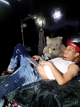 Snapshot of Ale21-345 chatting on February 2026 03:33:02 AM Ale21-345 online show from February 2026 03:33:02 AM