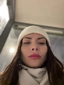 Snapshot of Accole chatting on January 2025 05:29:02 PM Accole online show from January 2025 05:29:02 PM