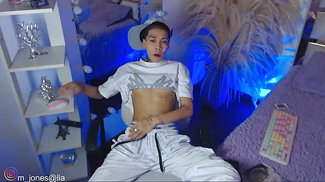 Jonesliam23 online show from February 2026 07:21:01 PM