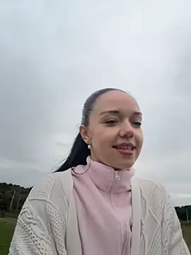 Snapshot of Vanesskaa chatting on October 2025 04:28:01 PM Vanesskaa online show from October 2025 04:28:01 PM