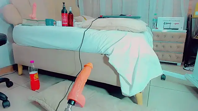 EmilyySaenz online show from January 2025 01:02:01 PM