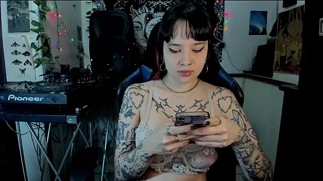 Demongirl6666 online show from March 2025 12:30:01 AM