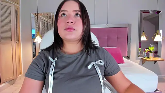 HannaKarson online show from September 2025 11:37:02 AM