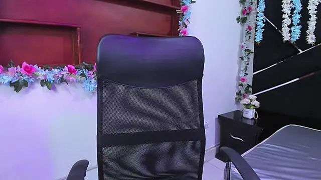 MariaClay online show from November 2025 12:06:01 PM