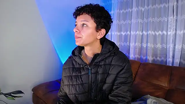 Snapshot of peyton_golden1 chatting on December 2024 01:03:01 AM peyton golden1 online show from December 2024 01:03:01 AM