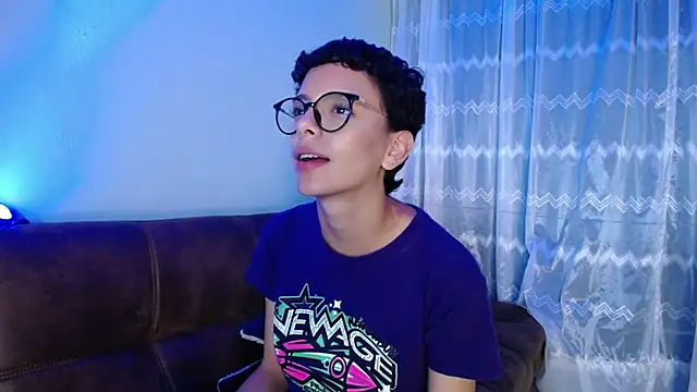 Snapshot of peyton_golden1 chatting on March 2025 07:23:02 AM peyton golden1 online show from March 2025 07:23:02 AM