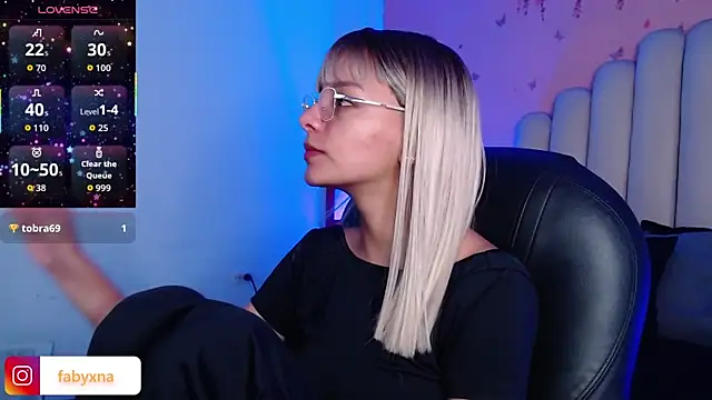 Snapshot of peyton_golden1 chatting on October 2025 03:51:02 AM peyton golden1 online show from October 2025 03:51:02 AM