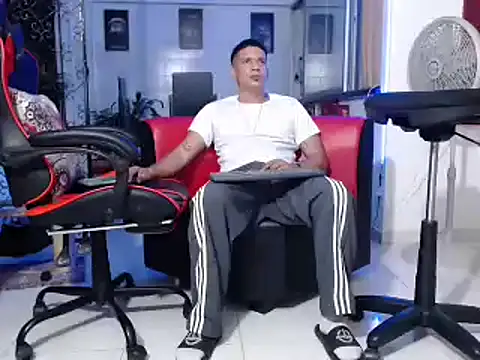 damiam fiery online show from December 2024 12:28:02 AM