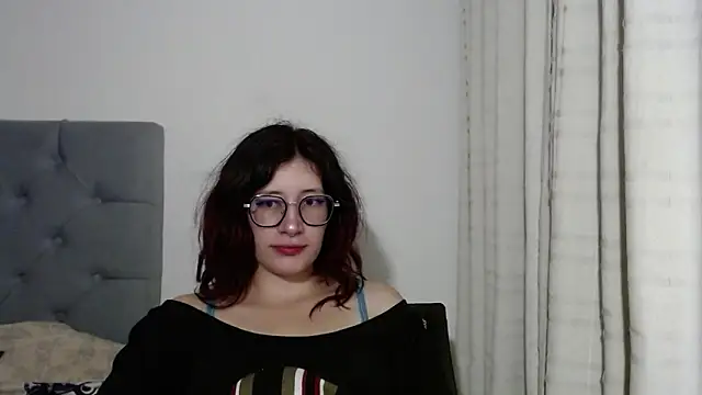 Snapshot of mariana124- chatting on January 2025 06:41:01 AM mariana124- online show from January 2025 06:41:01 AM