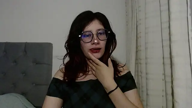 Snapshot of mariana124- chatting on February 2025 03:10:02 AM mariana124- online show from February 2025 03:10:02 AM