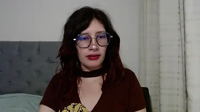 Snapshot of mariana124- chatting on February 2025 01:37:01 AM mariana124- online show from February 2025 01:37:01 AM