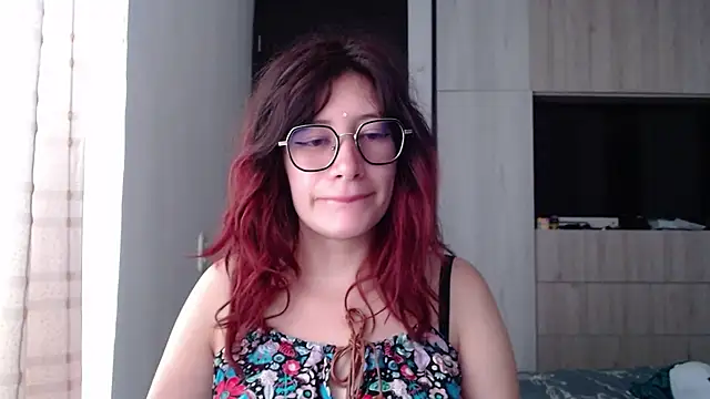 Snapshot of mariana124- chatting on February 2025 03:42:01 PM mariana124- online show from February 2025 03:42:01 PM