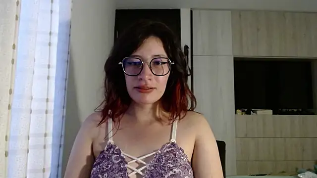 Snapshot of mariana124- chatting on February 2025 10:51:01 PM mariana124- online show from February 2025 10:51:01 PM