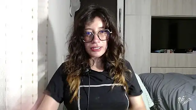 Snapshot of mariana124- chatting on September 2025 01:40:01 AM mariana124- online show from September 2025 01:40:01 AM