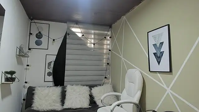 Enma  clark online show from September 2025 01:03:01 PM