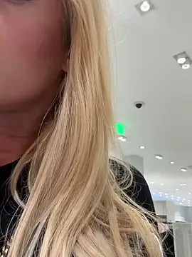 Snapshot of blondiluvsanal chatting on February 2025 05:19:02 PM blondiluvsanal online show from February 2025 05:19:02 PM