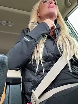 Snapshot of blondiluvsanal chatting on February 2025 08:42:01 PM blondiluvsanal online show from February 2025 08:42:01 PM