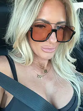 Snapshot of blondiluvsanal chatting on October 2025 10:19:01 PM blondiluvsanal online show from October 2025 10:19:01 PM