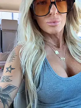 Snapshot of blondiluvsanal chatting on October 2025 08:08:01 PM blondiluvsanal online show from October 2025 08:08:01 PM