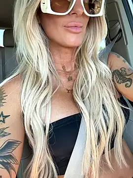 Snapshot of blondiluvsanal chatting on October 2025 04:30:02 PM blondiluvsanal online show from October 2025 04:30:02 PM