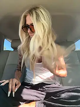 Snapshot of blondiluvsanal chatting on November 2025 07:03:01 PM blondiluvsanal online show from November 2025 07:03:01 PM