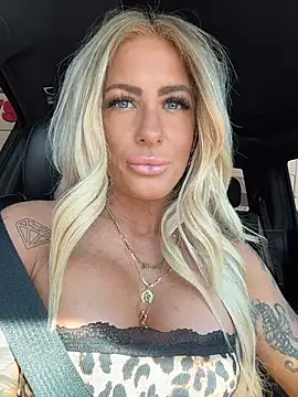 Snapshot of blondiluvsanal chatting on February 2026 06:22:02 PM blondiluvsanal online show from February 2026 06:22:02 PM