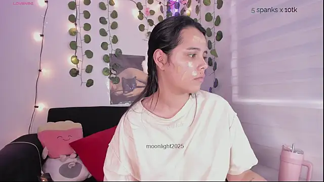 moonliiiight1 online show from September 2025 09:06:02 PM