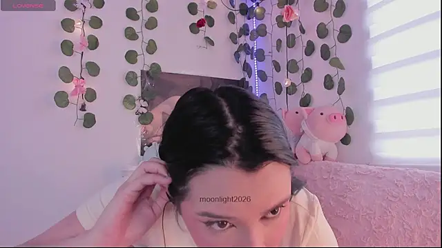 moonliiiight1 online show from April 2026 04:10:02 PM