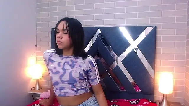 Snapshot of AndreaGil_ chatting on January 2025 12:41:02 PM AndreaGil online show from January 2025 12:41:02 PM