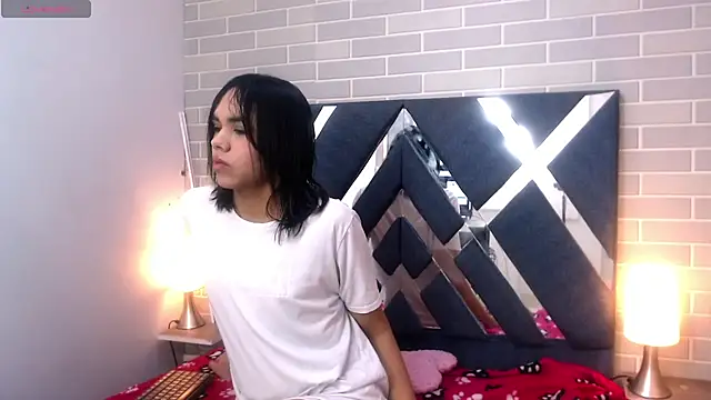 Snapshot of AndreaGil_ chatting on January 2025 02:19:01 PM AndreaGil online show from January 2025 02:19:01 PM